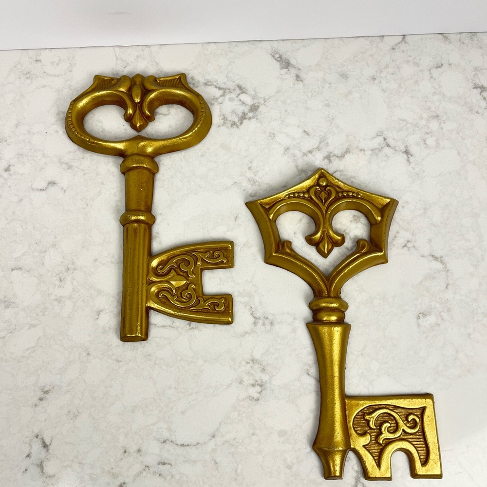 Vintage 1971 Gold Wall Skeleton Keys - Elegant Home Wall Decor
